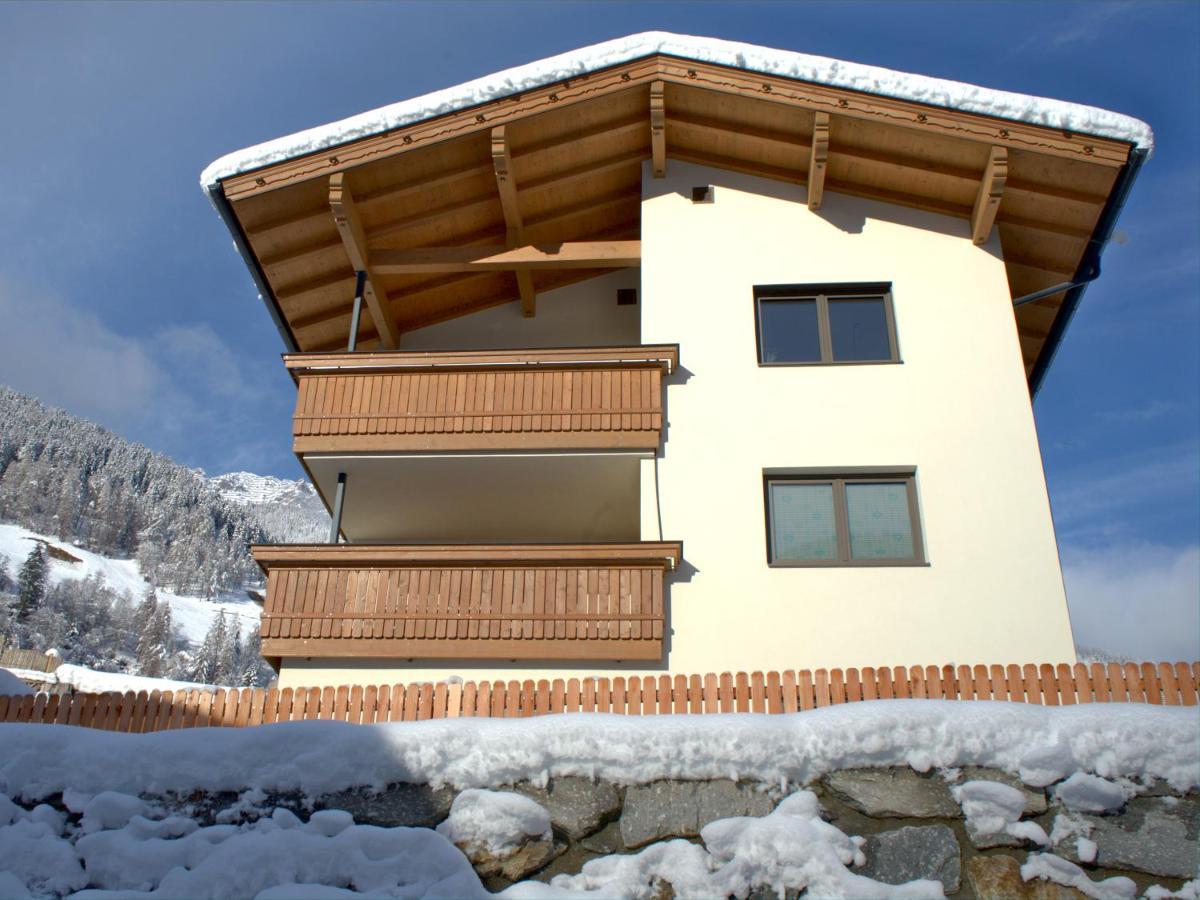 Berg' & Bluamen Appartements Stubai ノイシュティフト・イム・シュトゥーバイタール エクステリア 写真