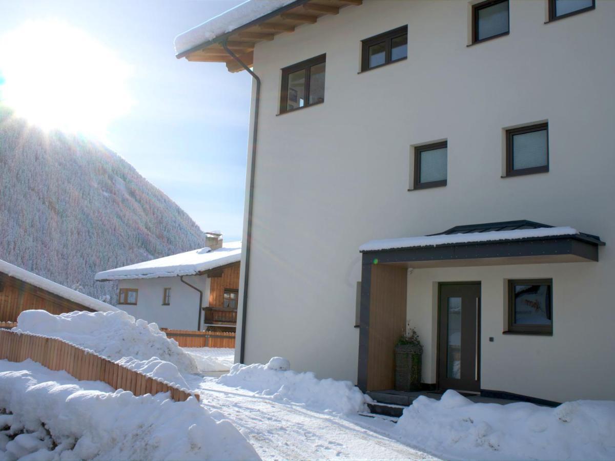 Berg' & Bluamen Appartements Stubai ノイシュティフト・イム・シュトゥーバイタール エクステリア 写真